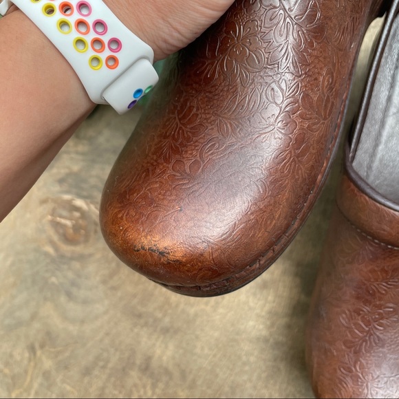 Dansko Pro Xp Floral Tooled Brown Leather Clogs 41 - Picture 5 of 10